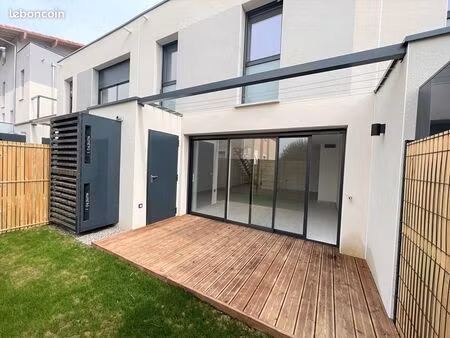 villa 4 pièces 90 m²