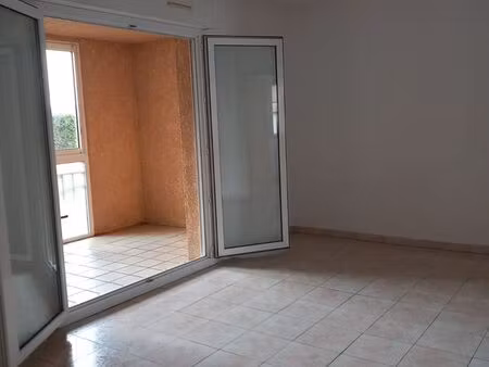 appartement 3 pieces marsillargues 850e charges comprises