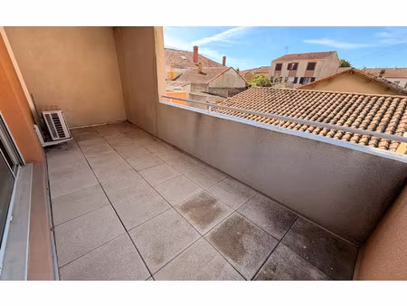 location appartement  m² t-3 à miramas  990 €