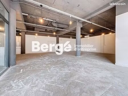 local restaurant 296 m²