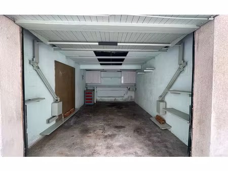 location stationnement  13 m² t- à marseille 8  140 €