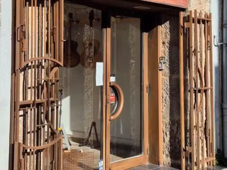 local commercial idéalement situé – double vitrine axes passants et parkings proches