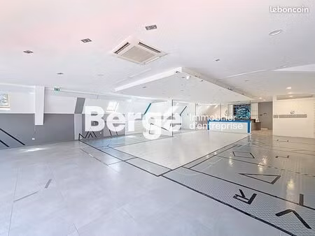 local commercial 200 m²