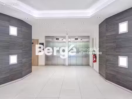 bureaux 236 m²
