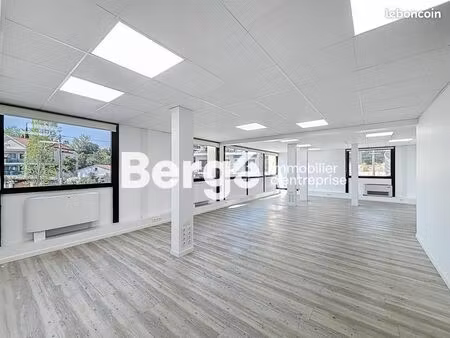 bureaux 300 m²