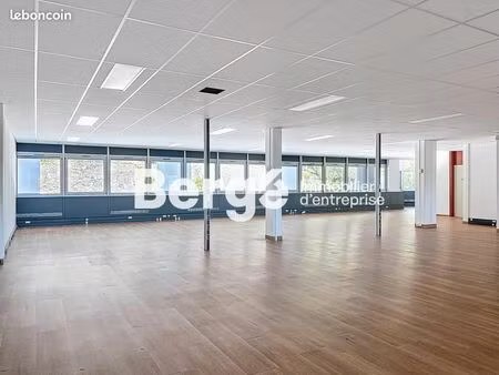 bureaux 298 m²