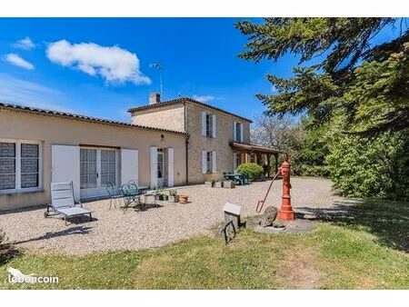 maison 7 pièces 301 m²