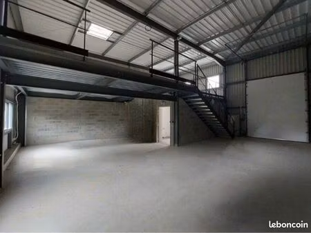 vends local lalande 180m2