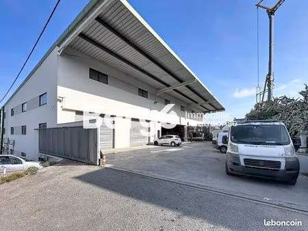 local industriel 1 120 m²