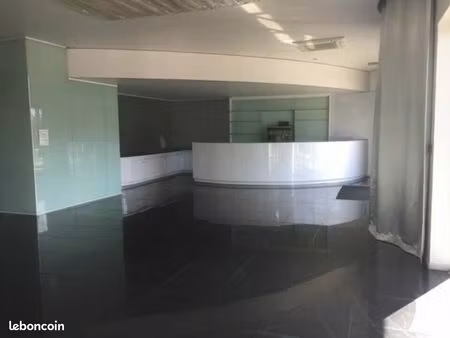 local restaurant 231 m²