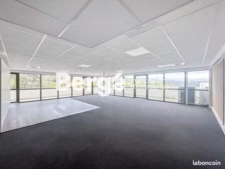 bureaux 105 m²