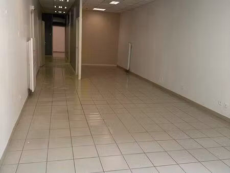 à louer – local commercial 100 m² – pauillac