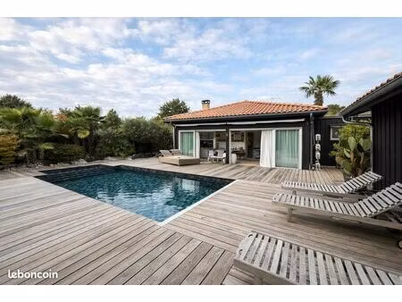 propriété 6 pièces 210 m²