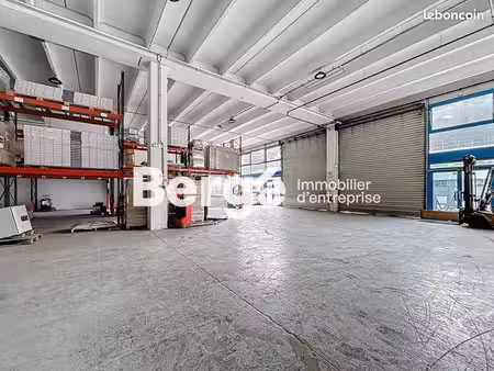 local industriel 1 966 m²