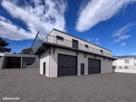 local industriel 444 m²