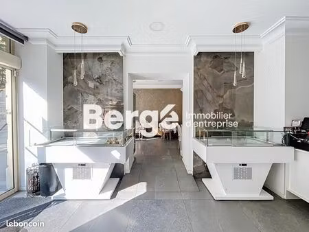 local alimentation 135 m²