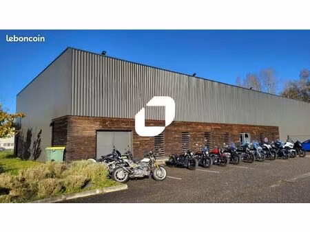 local commercial 700 m²