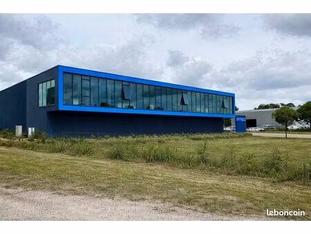 local d'activité 718 m²