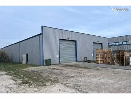 local d'activité 850 m²