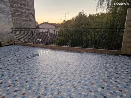 charmant t3 + grande terrasse + cave centre de coutras