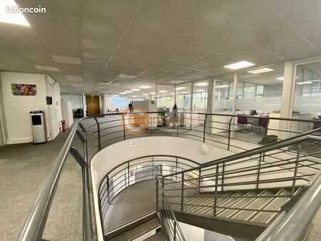 bureaux 787 m²