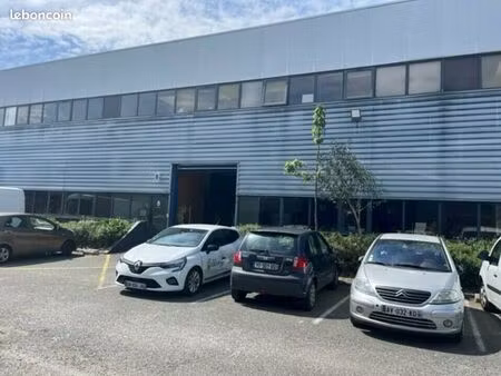 local d'activité 826 m²