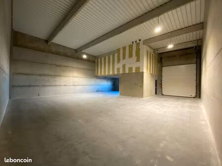 local d'activité 225 m²