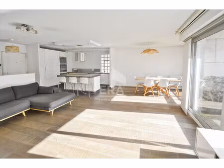 boulogne billancourt 4 pièces de 84 m2  dernier etage  balcon  lumineux.