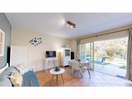 rez-de-jardin t2 avec parking et terrasse