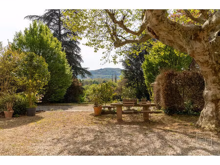 neuville sur saone - appartement de charme de 137 m² avec jardin privatif et parkings