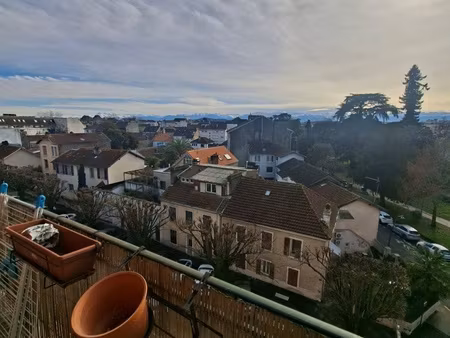 pau t3 au 5 ème étage avec ascenseur  parking et avec vue p