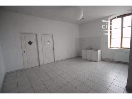 centre village – t2 vendu loué – investissement clé en mai