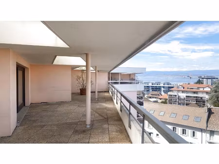 sur les toits grand t3 avec terrasse de 120m2