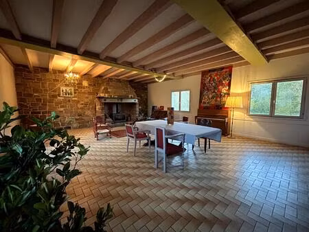 propriété de caractère avec grange  dépendances et fort potentiel d’aménagement