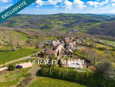 belle demeure en pierre au coeur d'un hameau retiré