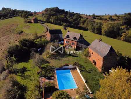 propriete avec vue panoramique et piscine