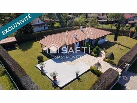 à vendre à parentis-en-born  maison avec grand terrain proche centre-ville.