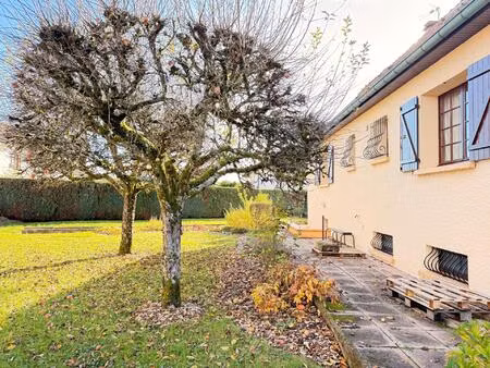 maison de 1978 de 150 m2  4 chambres  sous-sol et terrain.