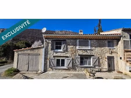 maison en pierres avec jardin non adjacent