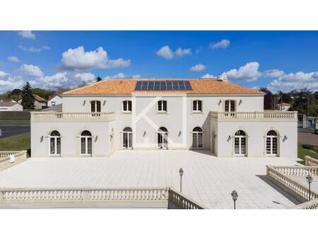 villa d'exception en bord de riviere