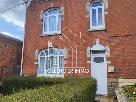 maison sise au centre du village  3 chambres et jardin