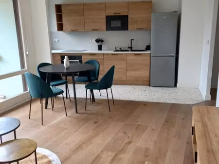 location meublée appartement 2 pièces 40 m² à divonne-les-bains (01220)  1 350 €