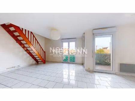 a louer à chilly-mazarin  appartement en duplex de 2 pièces avec balcon et box en sous-sol