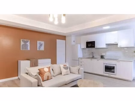 chambre en colocation 5min à pieds rer a et métro