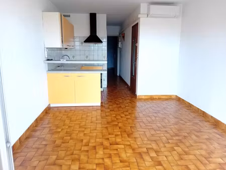 a louer port la nouvelle t2 climatise + loggia et parking