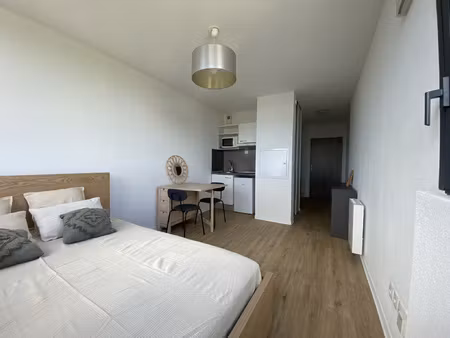 studio meuble dernière étage d' environ 20.38m2 a deux pas