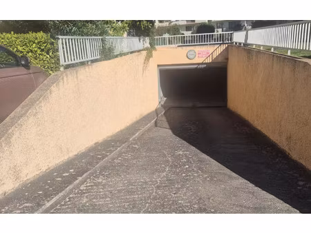 stationnement pont-saint-esprit 17 m² t- à vendre  25 000 €