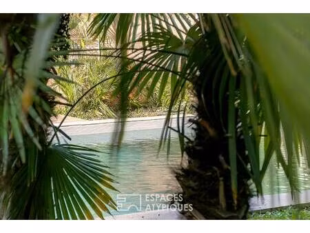 villa avec piscine en lisière de forêt
