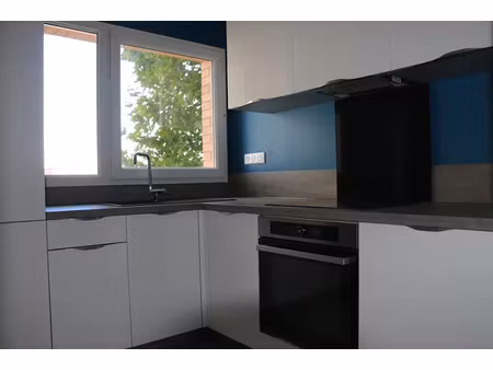 location appartement 2 pièces 47 m² à elancourt (78990)  1 090 €