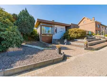 charmante villa de 4 chambres avec un jardin ensoleillé à le